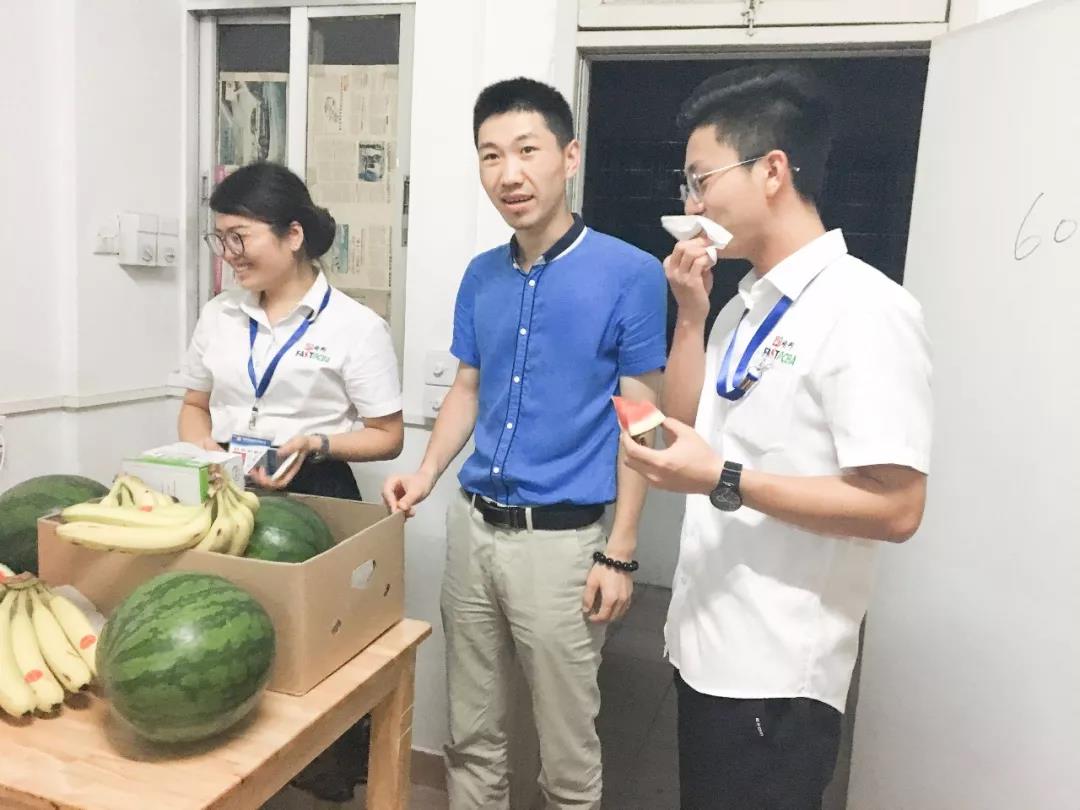 靖邦領(lǐng)導慰員工