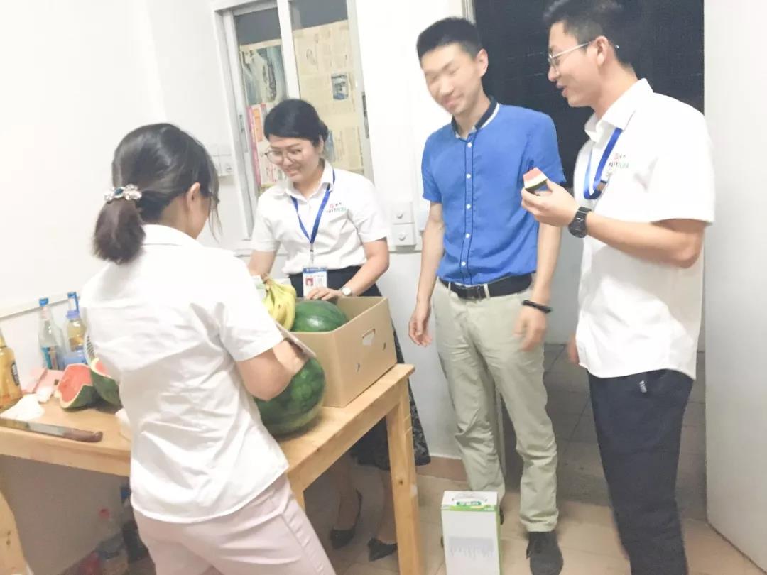 靖邦領(lǐng)導慰問(wèn)員工